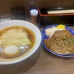 ヌードル＆スパイスカレー 今日の1番 - 【限定】
      (13)  地鶏の鶏水ソバ  黒　¥1,300-(税込)