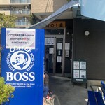 ヌードル＆スパイスカレー 今日の1番 - 外観　※日曜日の朝11時10分で外ベンチ待ちが3名※ラッキー♪