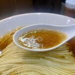 ヌードル＆スパイスカレー 今日の1番 - スープ【地鶏の鶏水ソバ  黒】