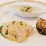 ポアブル - ランチコース　7370円 のフォアグラムース、ズッキーニ、ホタテとパスタのリゾット