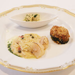 ポアブル - ランチコース　7370円 のフォアグラムース、ズッキーニ、ホタテとパスタのリゾット