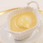 ポアブル - ランチコース　7370円 の新玉葱のフラン ジャガイモの温かいスープ