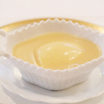 ポアブル - ランチコース　7370円 の新玉葱のフラン ジャガイモの温かいスープ