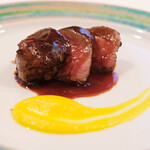 ポアブル - ランチコース　7370円 の牛ロース 人参のピューレ