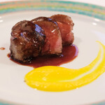 ポアブル - ランチコース　7370円 の牛ロース 人参のピューレ