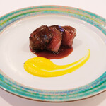 ポアブル - ランチコース　7370円 の牛ロース 人参のピューレ