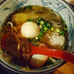 はやとみ  - まんぷくセットのぶっかけはうどんor蕎麦、冷or温を選べて、夫は温かいうどんで♫茄子の揚げ浸し、白髪葱、小葱、板かま、大根おろし、 鰹節と抜かりない…ハーフ麺とは思えないボリューミーさΣ(･
