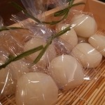 仁倉総本店 - つきたてお餅は一個１００円。在庫の有無は要確認。