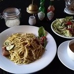 シュワルツ カッツ - ジェノベーゼ（サラダ・スープ付き）