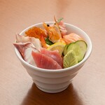 Ganso Bucchigiri Zushi Uoshin Minami Nanba Ten - Seafood Chirashi Set Meal