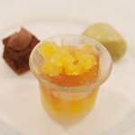 ポアブル - ランチコース　7370円 のスポンジ、ガナッシュ、ピスタチオ、グラニテ