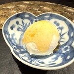 中津をにく - 【 塩アイス 】タスマニアの蜂蜜