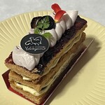 ル・パティシエ ヨコヤマ - ブルーベリーのミルフィーユ 640円