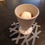 CORK - デザート1=クラフトコーラジュレ のアメリカンチェリーピクルス入り、ヨーグルトソルベのせ
      