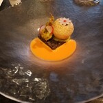 CORK - 前菜=黄色いパプリカのムース＆イカスミのクスクス、小イカのフリッター、アジのタルタル米粉揚げ、のガスパチョ敷き
      