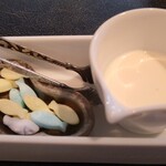 CORK - ホットコーヒーについているお砂糖も、カラフルな魚の形で可愛い！そしてそのままお菓子として食べちゃっても 甘さ控えめで美味しい