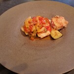 CORK - 肉料理=小エビと九条ネギを詰めた 手羽先ロティのエスニック風＆恵那鶏もも肉のトマトやカラーピーマンのトマト煮
      