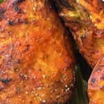 サントシ - シーフードセットの（左側）フィッシュチッカ&（右側）タンドリープラウン