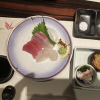 てん樹 北野坂店 - 先付けの蟹酢の物、生しらす、お造り