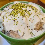 芋やす - ピスタチオとミルクティーのかき氷