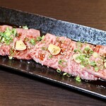 ルッカ - 和牛ニンニク刺し