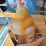 ほしのソフト - マンゴーソースのソフト　ワッフルボール