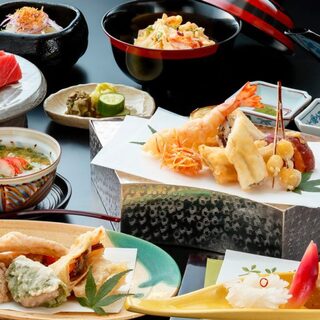 旬の野菜と魚介を楽しめる、揚げたて天ぷらの「季節のコース」