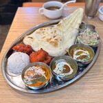 インド料理 MAHARAJA - MAHARAJAランチ(3辛 1,250円)
バターチキンカレー･キーマカレー･ほうれん草のカレー
スープ･タンドリーチキン･サラダ･コーヒー付き