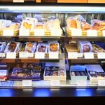 ペストリーショップ - パンも美味しい