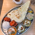 インド料理 MAHARAJA - MAHARAJAランチ(3辛 1,250円)
バターチキンカレー･キーマカレー･ほうれん草のカレー
スープ･タンドリーチキン･サラダ･コーヒー付き