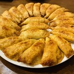 餃子 照井 - こんがりキツネ色♫