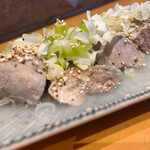 厚切りやわらか塩ゆでタン わさび添え