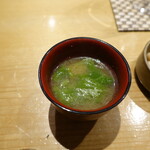 すし 中靜 - あら汁　この前にメイチダイのお寿司があるのだけれどお話に夢中で撮り忘れ。