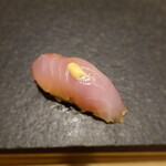 すし 中靜 - 神津島　金目のヅケに和芥子乗せ　東京島嶼部のズケと芥子の文化を理解されている。