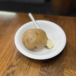 欧風カレー インディラ - ポテト１個丸ごと。欧風カレーといえばこれ！