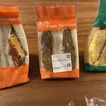 グリムハウス - 左からマドモアゼル、メンチカツサンド、みそエッグサンド