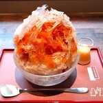 三日月氷菓店 - ベルガモット(柑橘系)の香り、味を感じる、まさにフレーバーティーのアールグレイの味がして、氷の口溶けも相変わらず良くってめちゃめちゃ美味しい～!!( ^o^)ﾉ