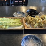 信州 立岩和紙の里 - アスパラの天ぷら・舞茸の天ぷら