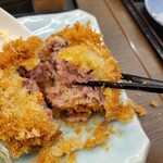 とんかつ 鉄 - メンチカツは衣サクサクでなかはジューシー