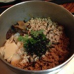 釜めし多可邑 - とり釜飯（鳥そぼろ）