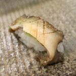 鮨匠 のむら - アワビ握り。