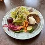 バルバルキッチンアメリ - いつも美味しいランチサラダ
      最近は真桑瓜のお浸しが店の押しらしい。