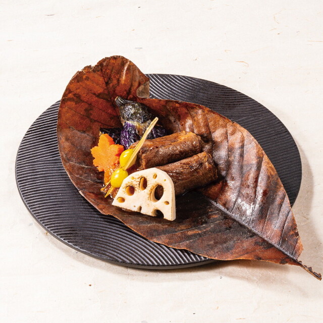 和牛吹き寄せ朴葉味噌焼き