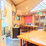 やぶ善 - 店内奥から玄関方向。