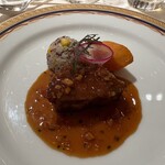 316592566 - メインは豚肩ロースのロティをキャラメリゼされたメイプルシロップでいただきました。