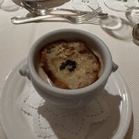 ホテル日航福岡 - スープはトリユフの香りのじゃがいもとグリュイエールチーズのクリームスープです。