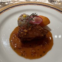 ホテル日航福岡 - メインは豚肩ロースのロティをキャラメリゼされたメイプルシロップでいただきました。
