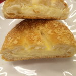 木村屋 - チーズパン断面