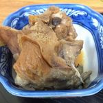 どんぶり屋 す。 - 小鉢は魚の煮物