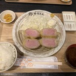 厚切りレアとんかつ やまとん 岡崎店 - ひれかつ定食　無料のご飯大盛り